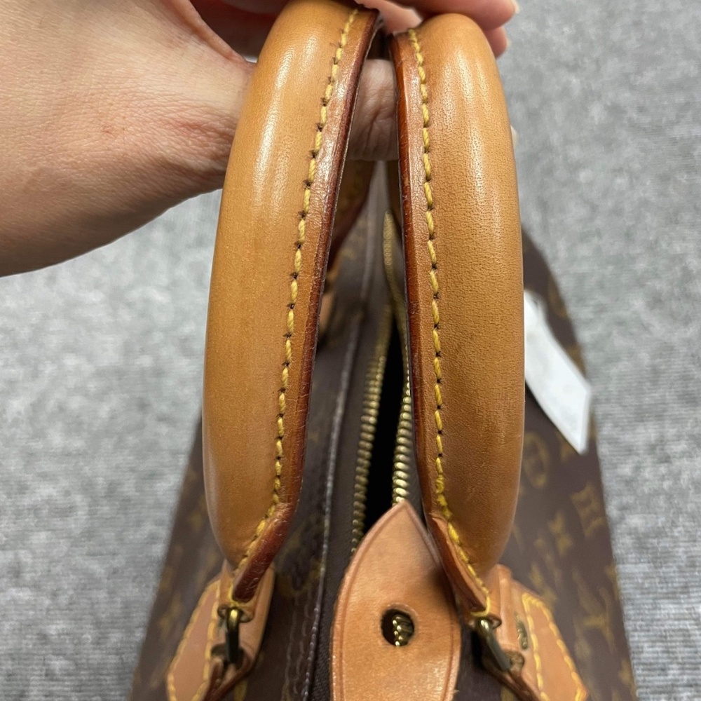Authentic Louis Vuitton speedy 25 with dust bag, lock, and key - Picture 12 of 14